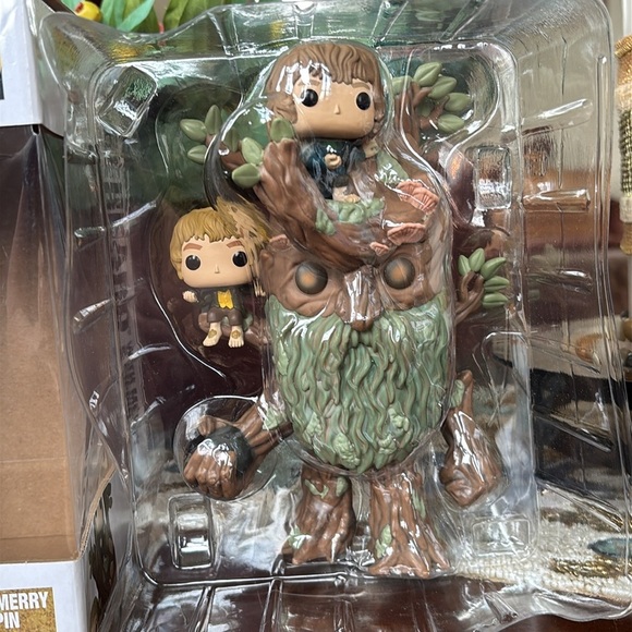 FUNKO SUPER POP! THE LORD OF THE RINGS SUPER TREEBEARD WITH MERRY & PIPPIN 1579 - Picture 7 of 15